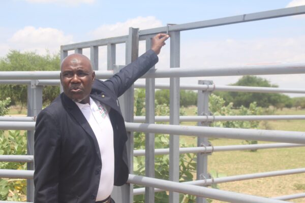 Hadjer-Lamis/Batha : Le Ministre de l’Élevage visite des infrastructures en construction